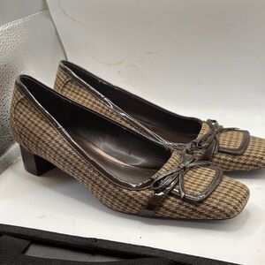 Liz Claiborne Brown Houndstooth Flats